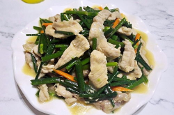 韭菜花炒肉的做法,韭菜花炒肉，简单易学，营养满分
