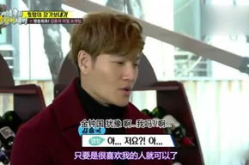 吃瓜娱乐小姐姐视频,“揭秘网红小姐姐吃瓜娱乐视频背后的真相与争议”