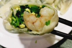 韭菜鸡蛋虾仁饺子馅的做法,韭菜鸡蛋虾仁的完美融合，传统美食新体验